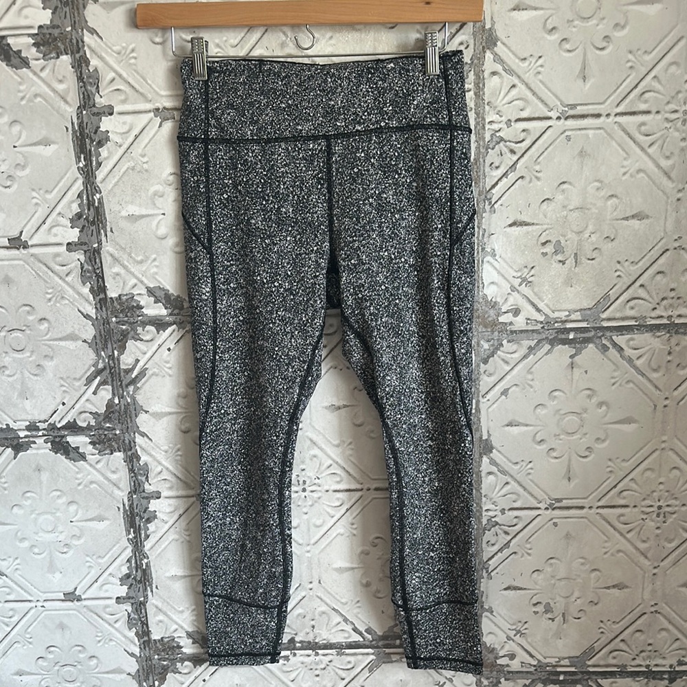 Lululemon speckled Capri leggings